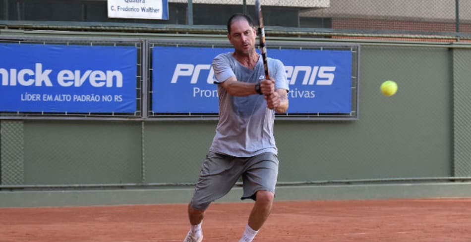 Gaúchos e brasileira decacampeã avançam em Porto Alegre