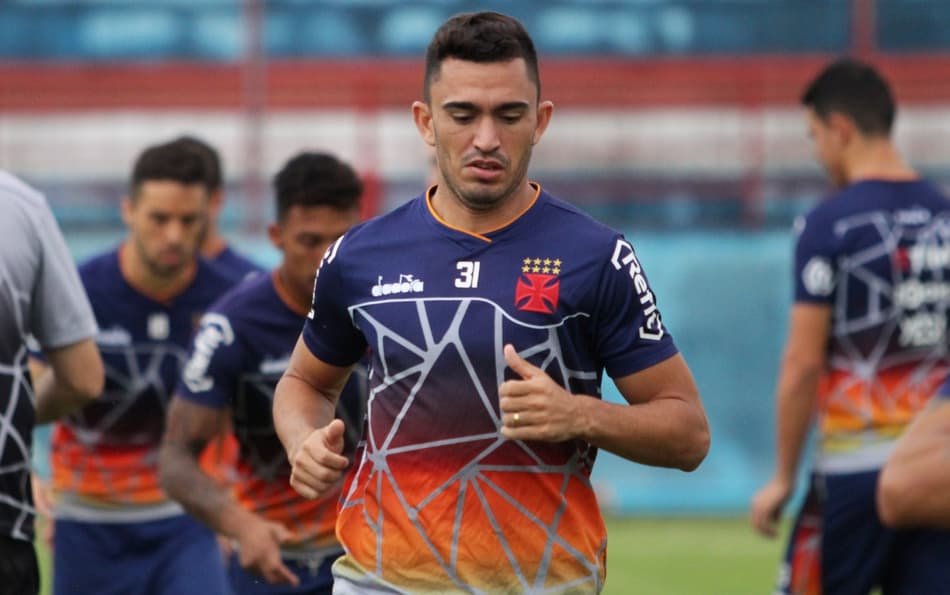 Após ‘ano de aprendizado’, Raul busca afirmação no meio de campo do Vasco