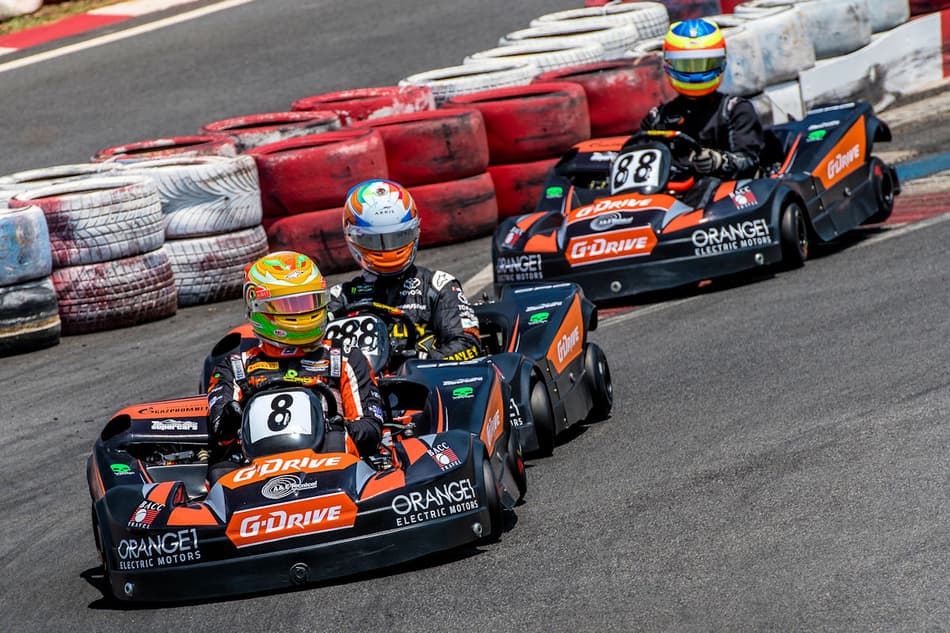 Ex-F1, Roberto Merhi crava a pole das 500 Milhas de Kart com a equipe G Drive