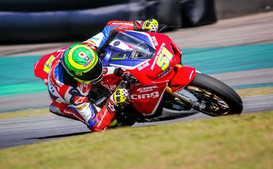 Em sua sexta SuperPole do ano, Eric Granado larga em primeiro na última etapa do SuperBike Brasil
