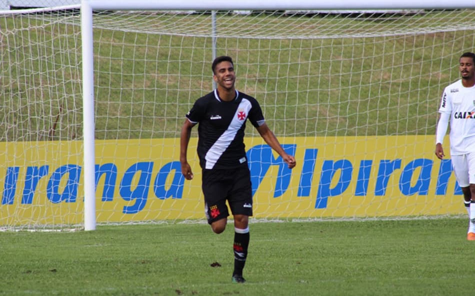Tiago Reis comemora gol importante com a camisa do Vasco na Copa RS