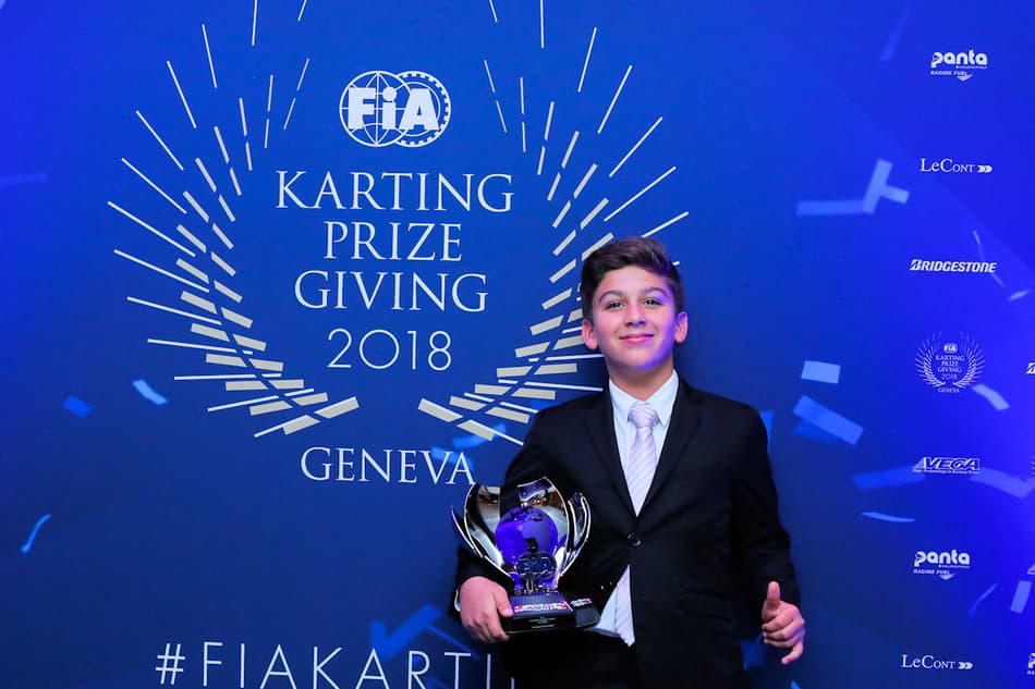 Gui Figueiredo recebe prêmio na cerimônia da FIA na Suíça pelo top 3 no Troféu Academy