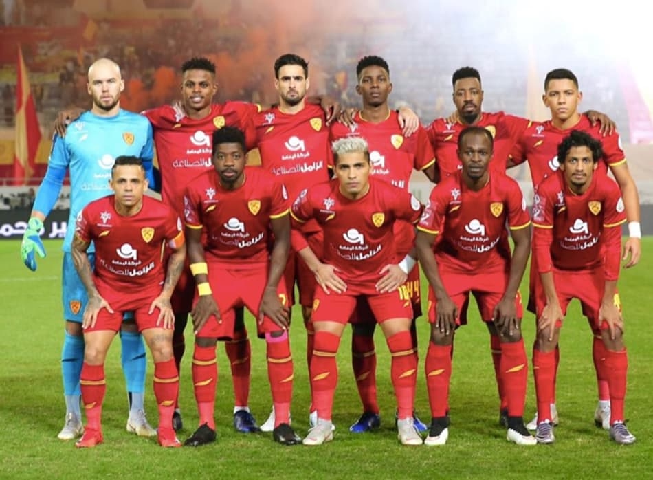 Meia ex-Corinthians comemora bom início de temporada na Arábia