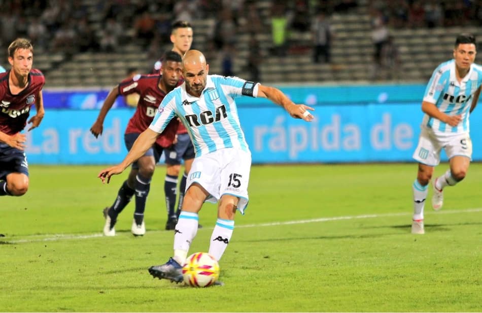 Racing vence mais uma e dispara na Superliga Argentina; Veja o resumo da rodada