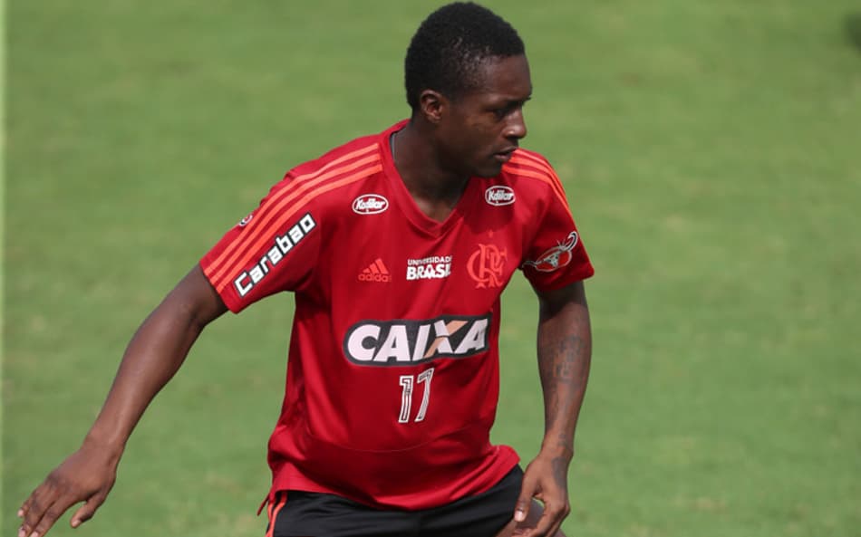 Artilheiro chileno e ex-Flamengo na mira do Barcelona de Guayaquil