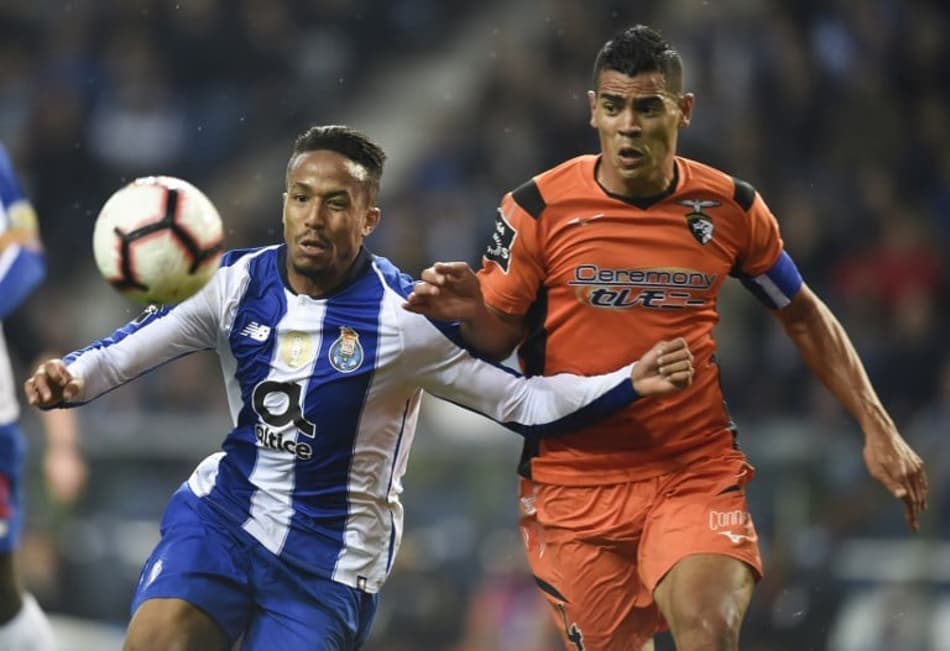 Porto sai atrás, mas vence, de virada, o Portimonense pelo Português