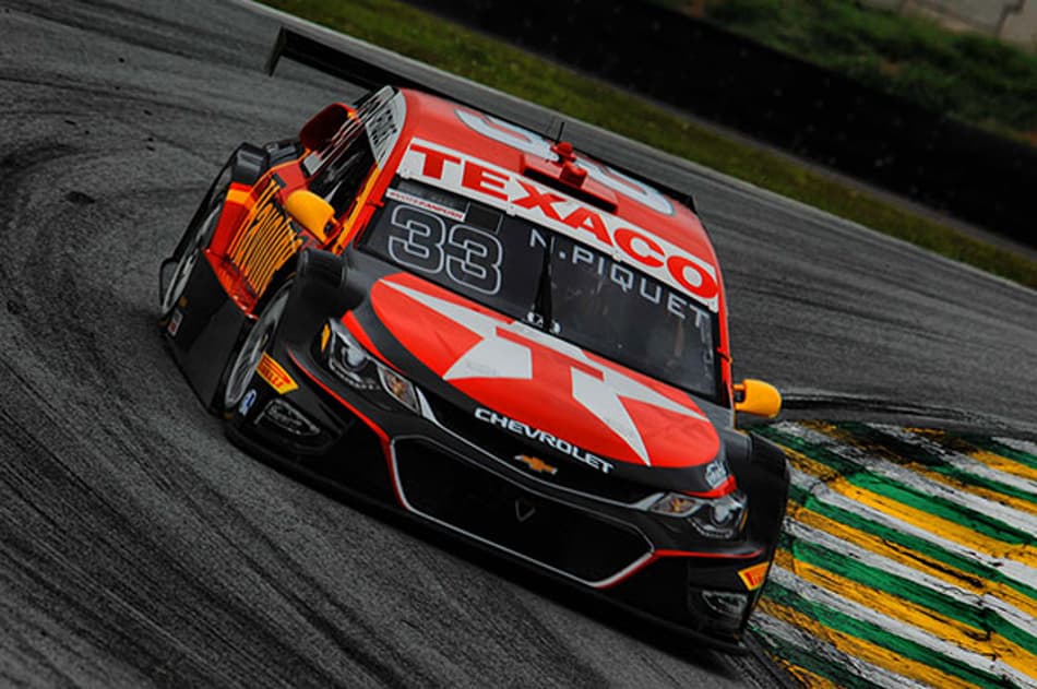 Piquet fecha os dois treinos entre os 15 na abertura da prova final da Stock Car