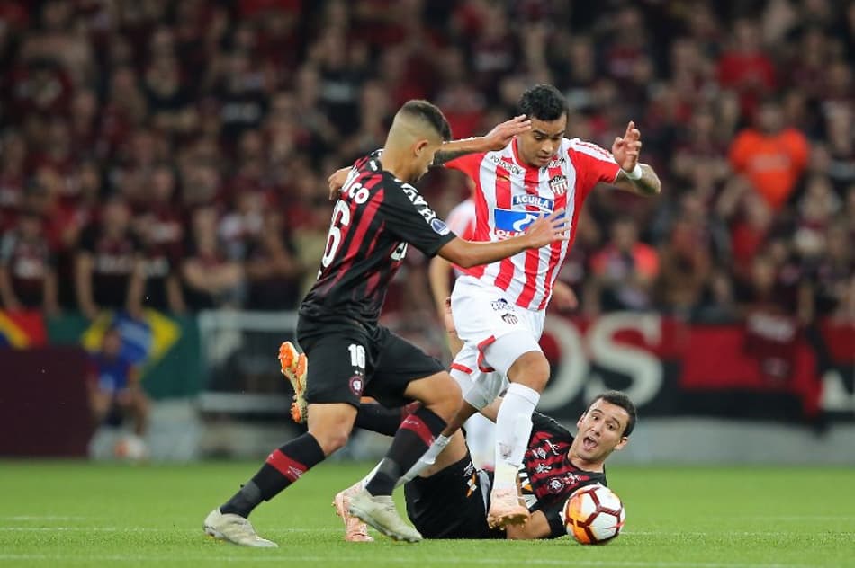 Goleiro do Barranquilla lamenta as chances desperdiçadas na Arena da Baixada
