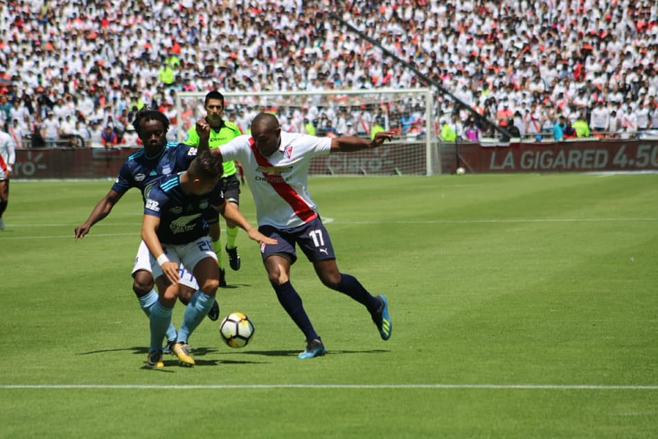 LDU derrota Emelec e fica com o título equatoriano