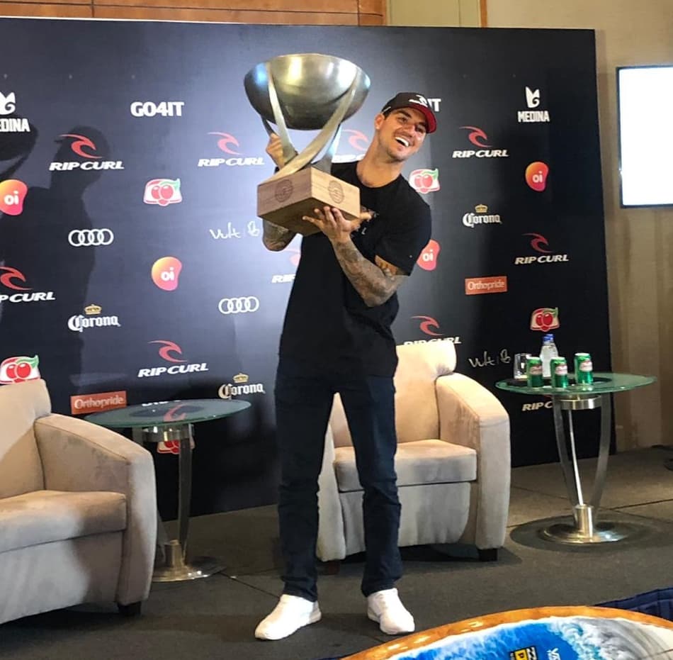 Hegemonia, orgulho e Senna: Gabriel Medina fala sobre o bi mundial