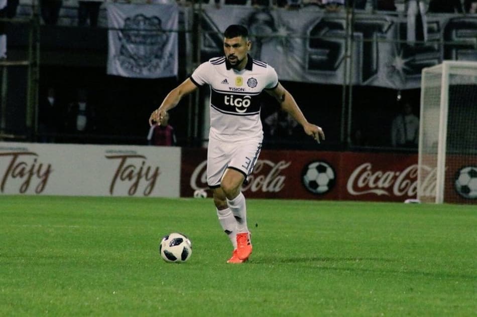 Zagueiro deixa futebol argentino e deve ser o novo reforço do Cerro Porteño