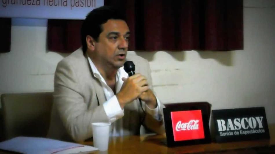 Huracán mostra indignação com saída de Gustavo Alfaro