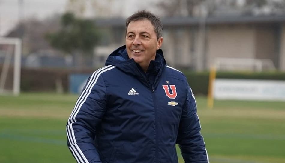 Técnico da La U ataca jornalista na véspera de jogo da Libertadores