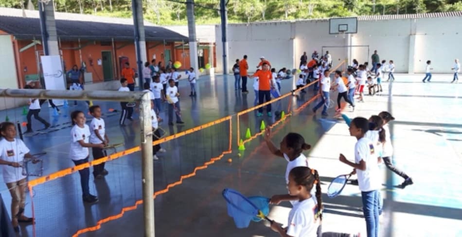 Tênis para Todos atende mais de 400 crianças em 2018 e está confirmado para 2019