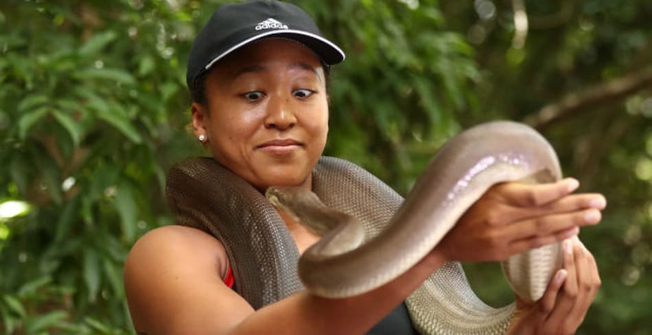 Osaka segura cobra enorme em Brisbane