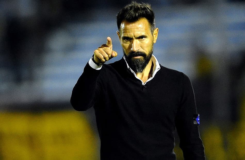 Com dois meses no cargo, Eduardo Domínguez é demitido do Nacional