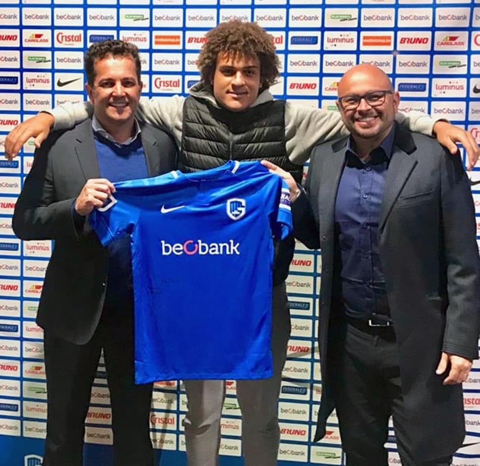 Fechou! Lateral brasileiro assina com o líder do Campeonato Belga