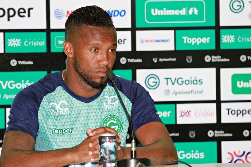 Avaí se aproxima de acerto com o zagueiro Rafael Vaz