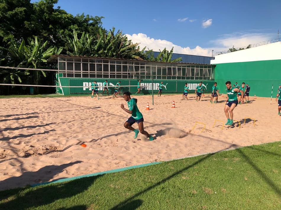 Palmeiras treina na caixa de areia depois de atividade técnica na manhã
