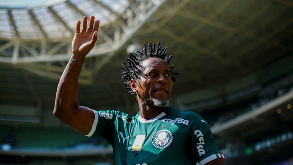 Zé Roberto admite que gostaria de ter atuado em time da América do Sul