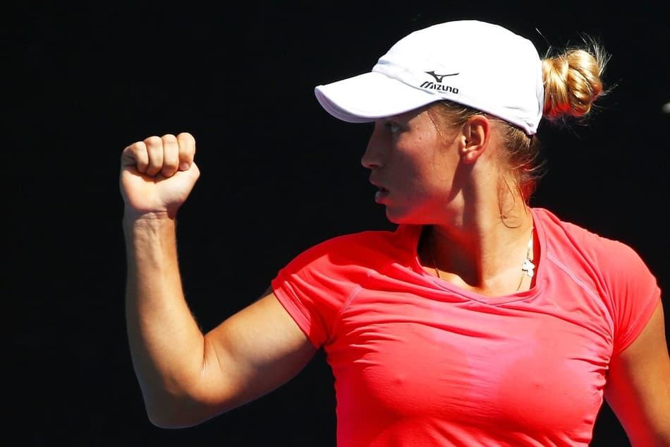 Jogo nervoso: Putintseva e Strycova se estranharam até no cumprimento final