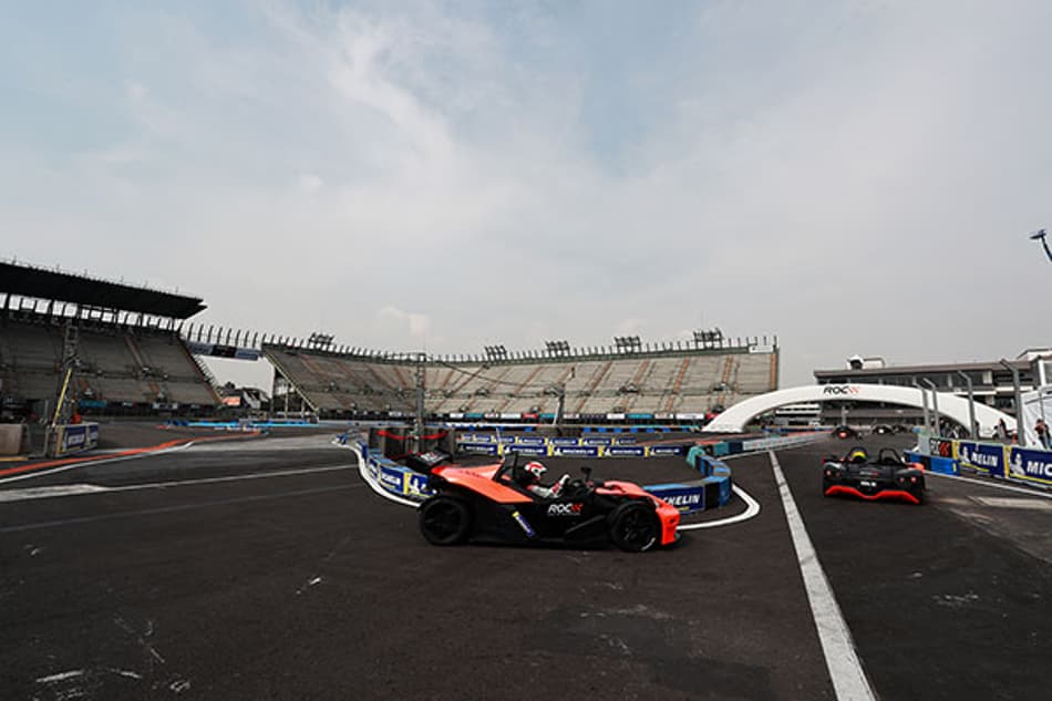VÍDEO: Lucas di Grassi treina com carro da ROC