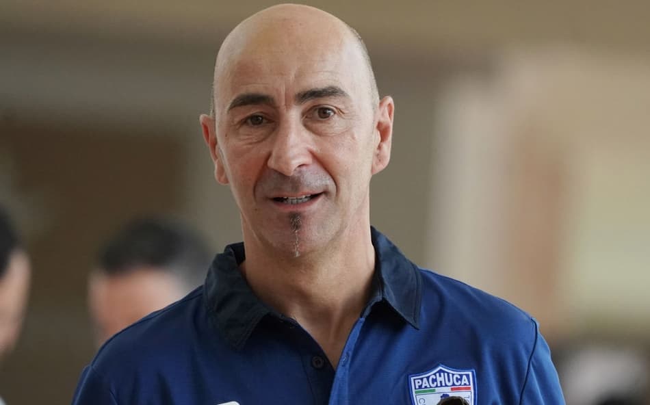 Pachuca demite técnico espanhol Pako Ayestarán