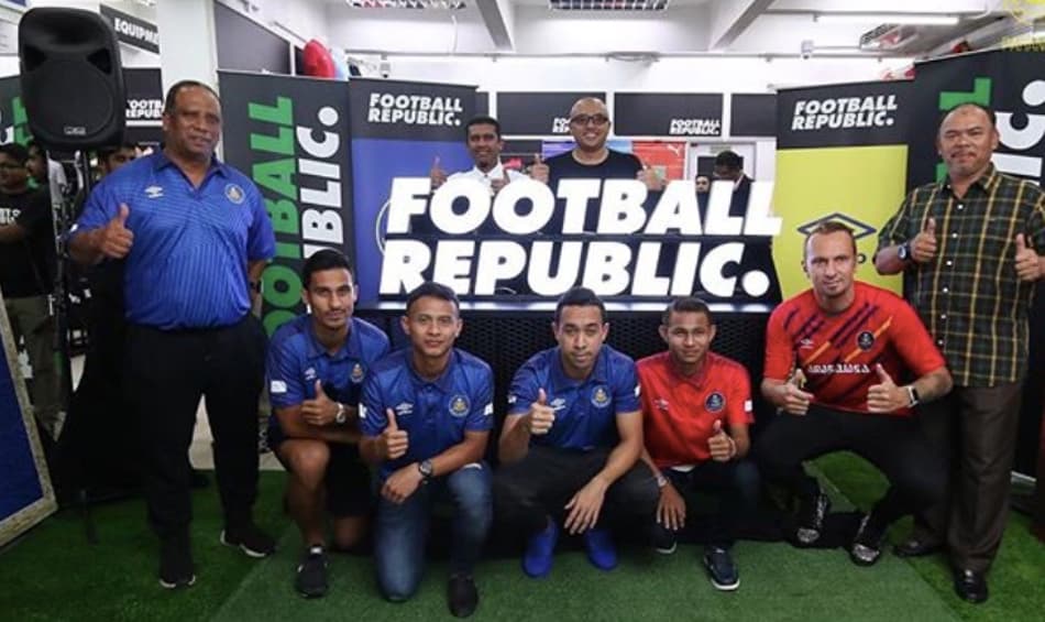Amor na Malásia: Ex-Santos, Zé Love fecha com o Pahang FA