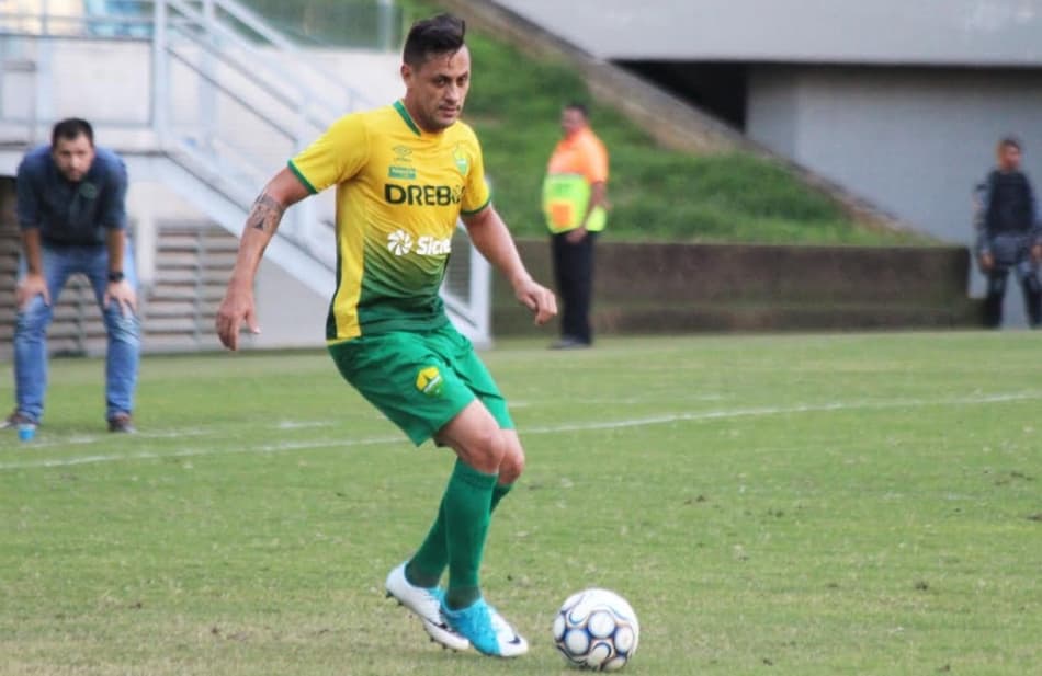 Eduardo Ramos festeja estreia com o pé direito pelo Cuiabá em 2019