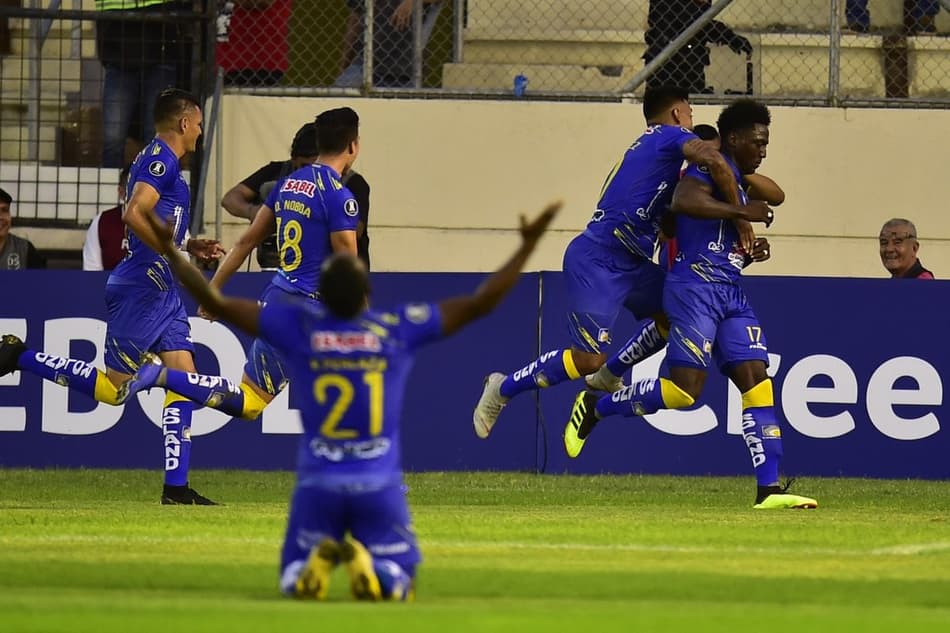Na abertura da Libertadores, Delfín massacra Nacional