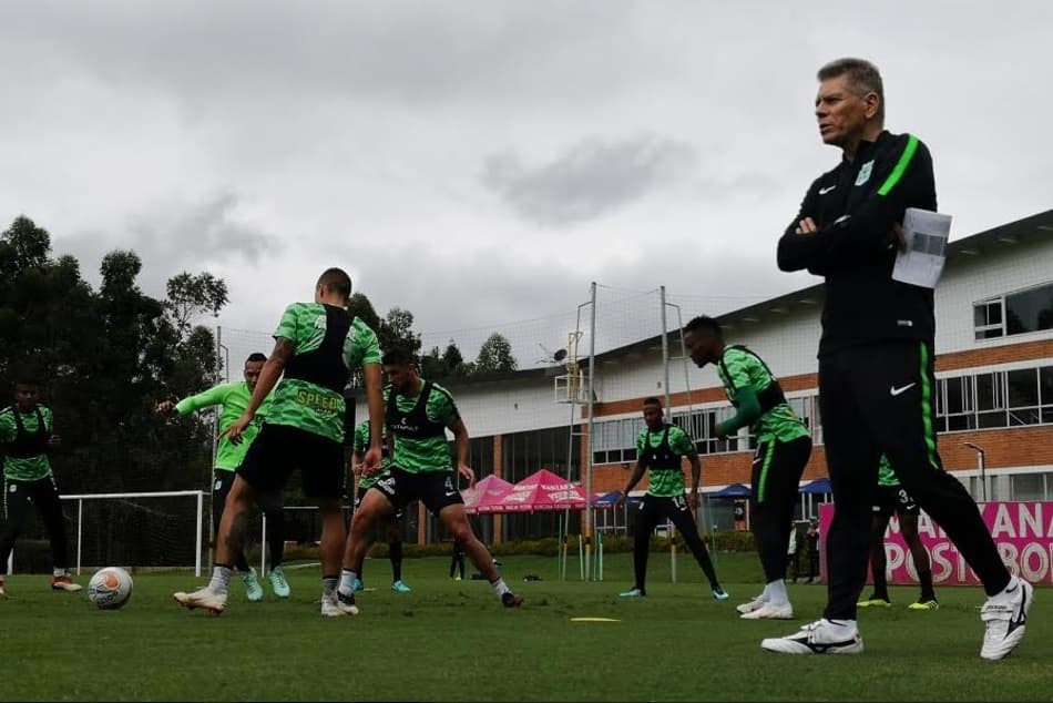 Paulo Autuori em ação no Atletico Nacional