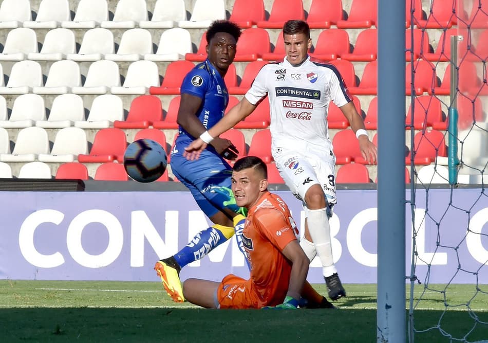 De virada, Delfín leva a melhor contra o Nacional e segue na Libertadores