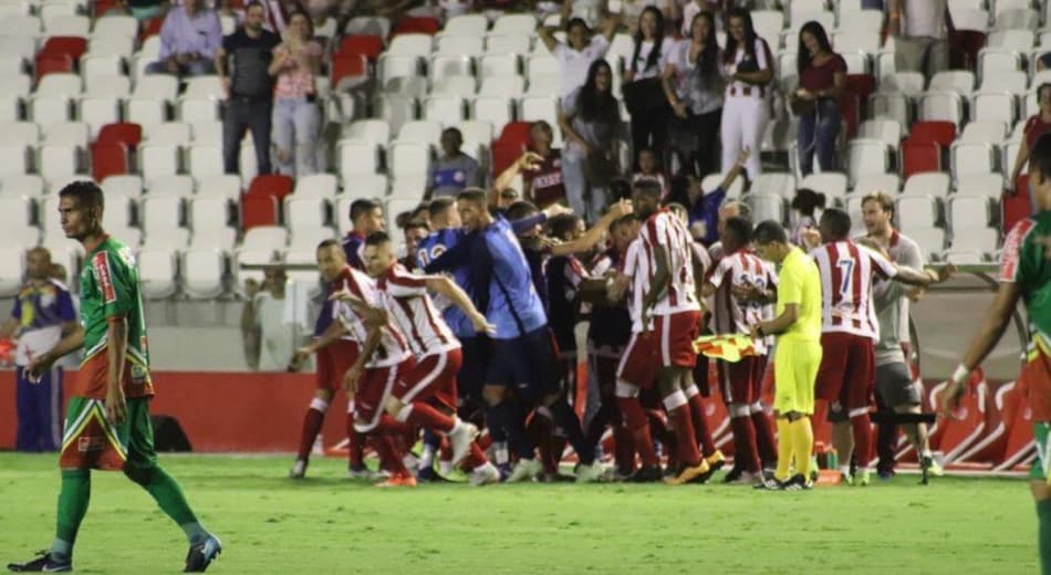 Noite dos estaduais nordestinos tem zebra baiana e goleada em Recife