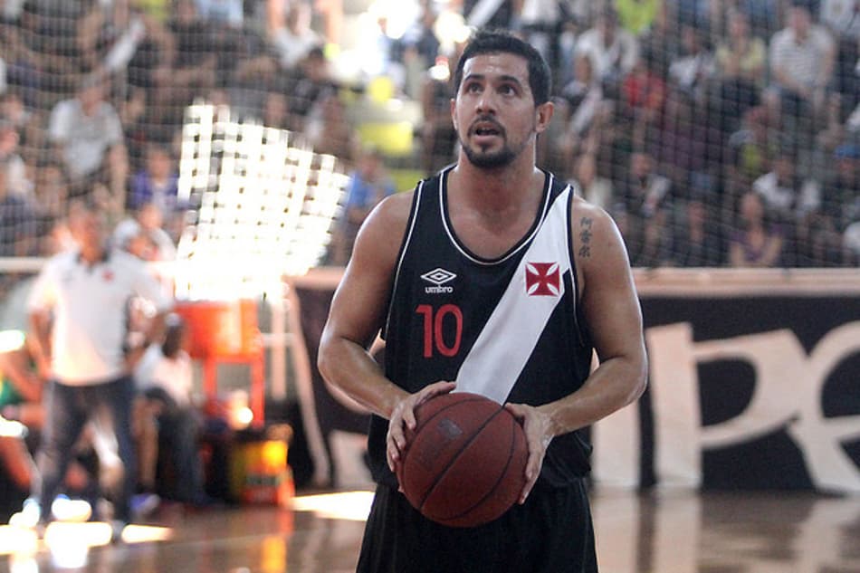Vasco é condenado a pagar R$ 132 mil a Palacios, que atuou no basquete