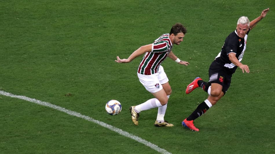 Bolas na trave, erro bobo e afobação: o que faltou para o Flu contra o Vasco