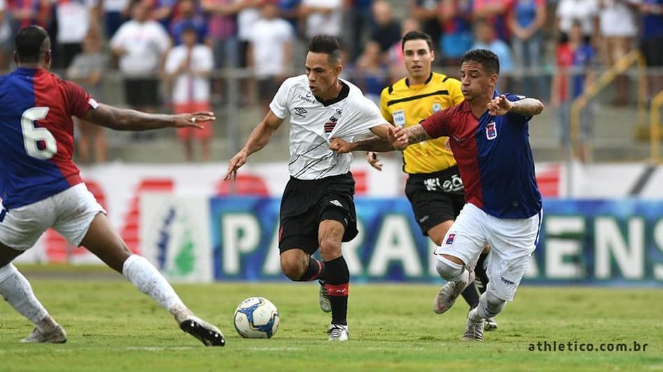 Paraná e Athletico empatam no clássico e se complicam no Estadual