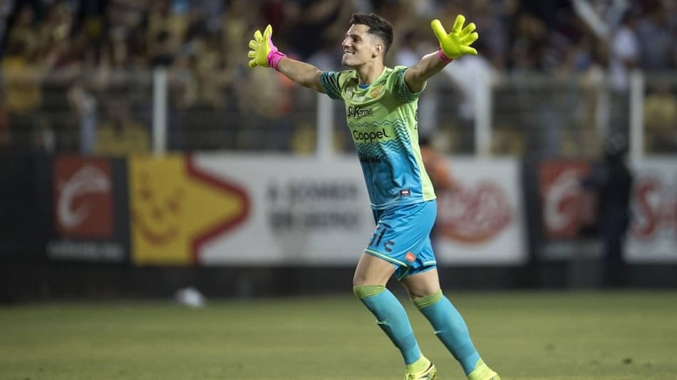 Goleiro do Dorados de Sinaloa tatua rosto de Maradona na perna