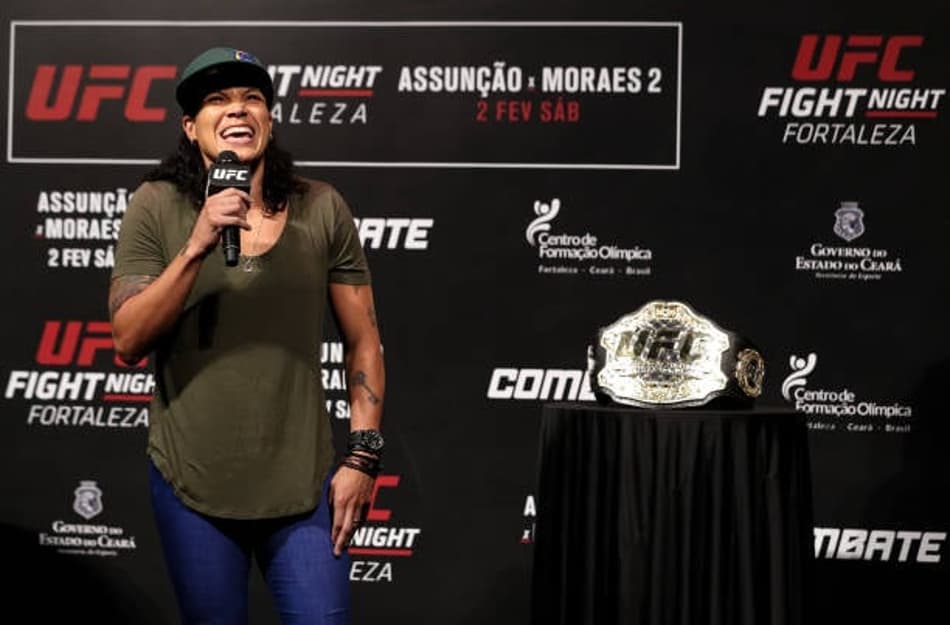 Time feminino dos EUA deve se reforçar com campeã do UFC
