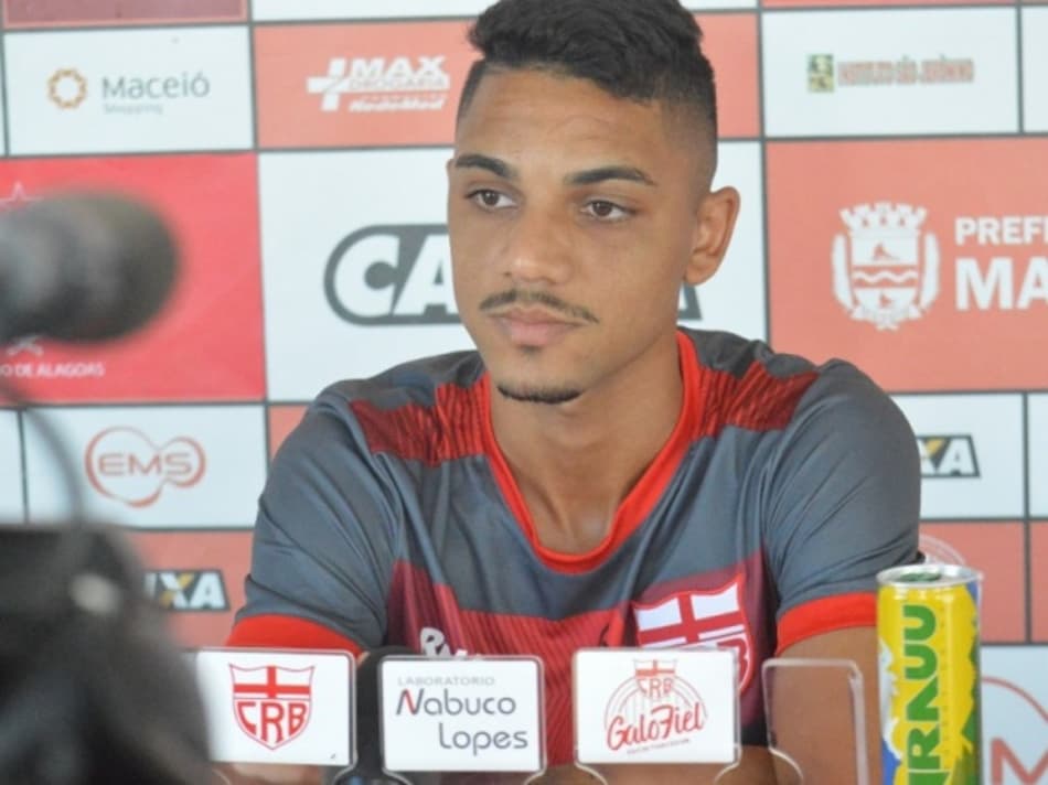 Feliz com estreia, Hudson quer CRB focado em sequência decisiva
