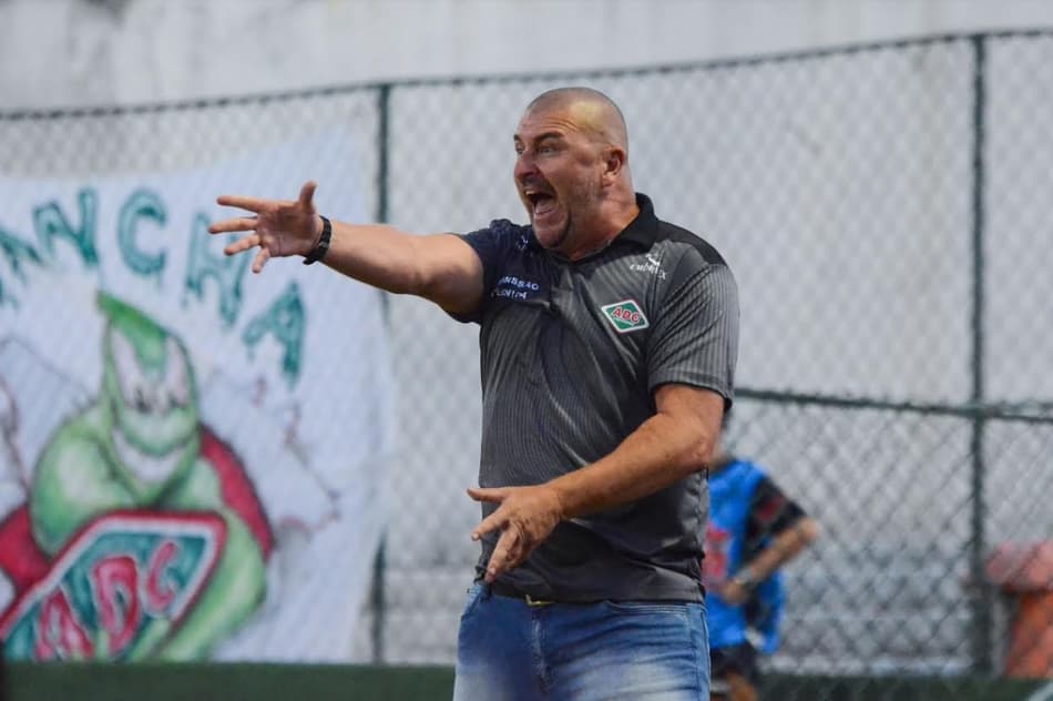 Luciano Quadros não é mais o treinador da Cabofriense