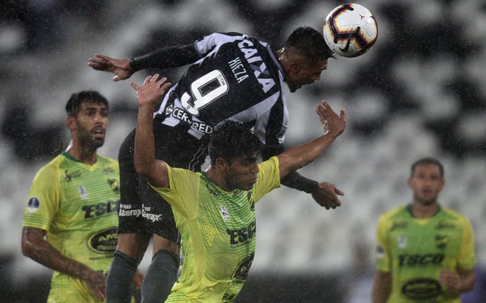 Defensa-ARG x Botafogo: prováveis times, desfalques, onde ver e palpites
