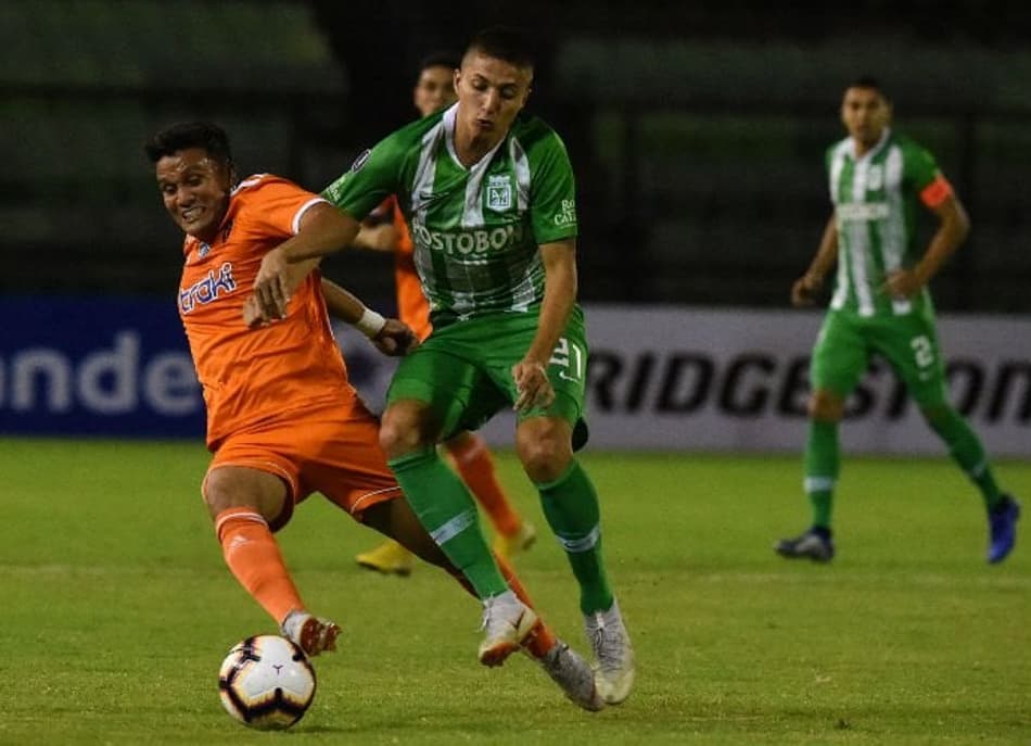Em vantagem, Atlético Nacional recebe La Guaira no Atanasio Giradot