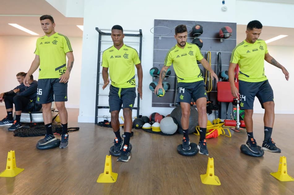Elenco profissional do Flamengo se reapresenta na manhã deste sábado
