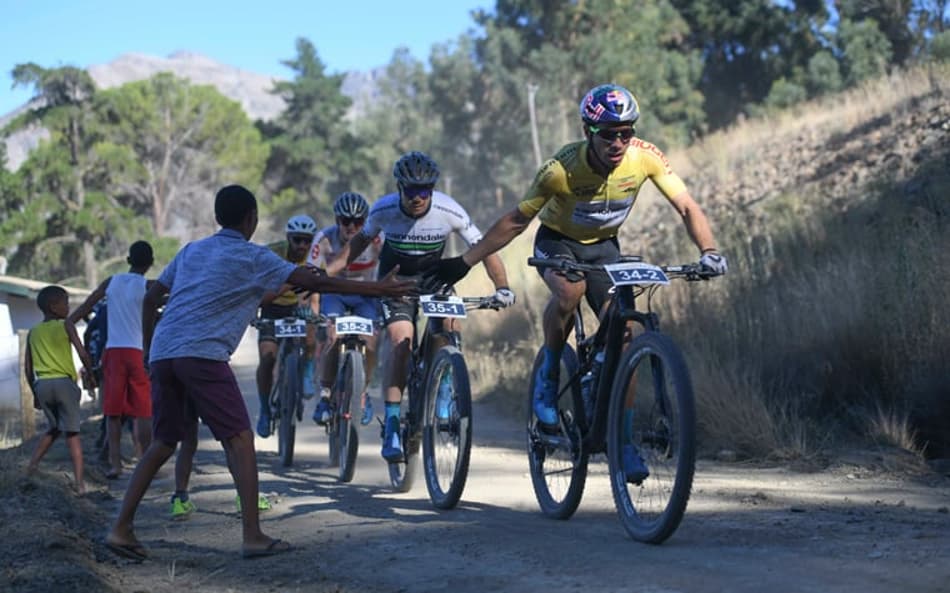 Henrique Avancini é campeão da Tankwa Trek na África do Sul