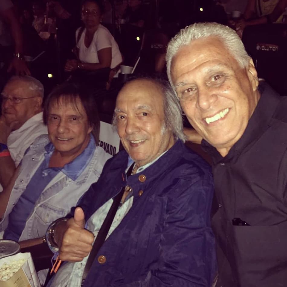 Dinamite encontra Roberto e Erasmo Carlos em pré-estreia de filme