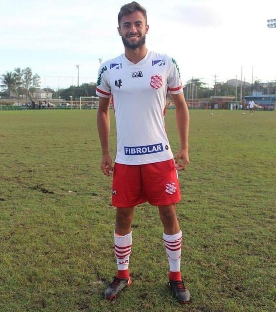 Após incêndio em alojamento, zagueiro do Bangu deixa hospital