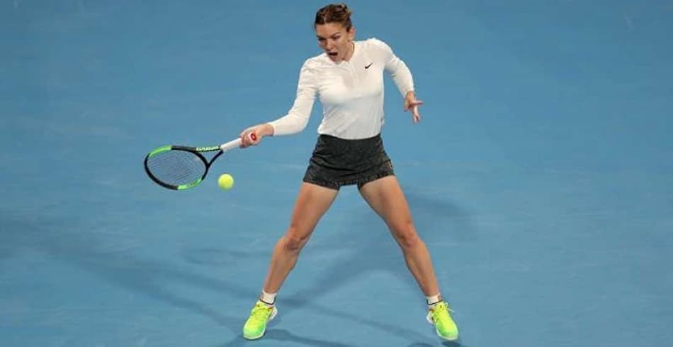 Halep vence firme na estreia em Doha