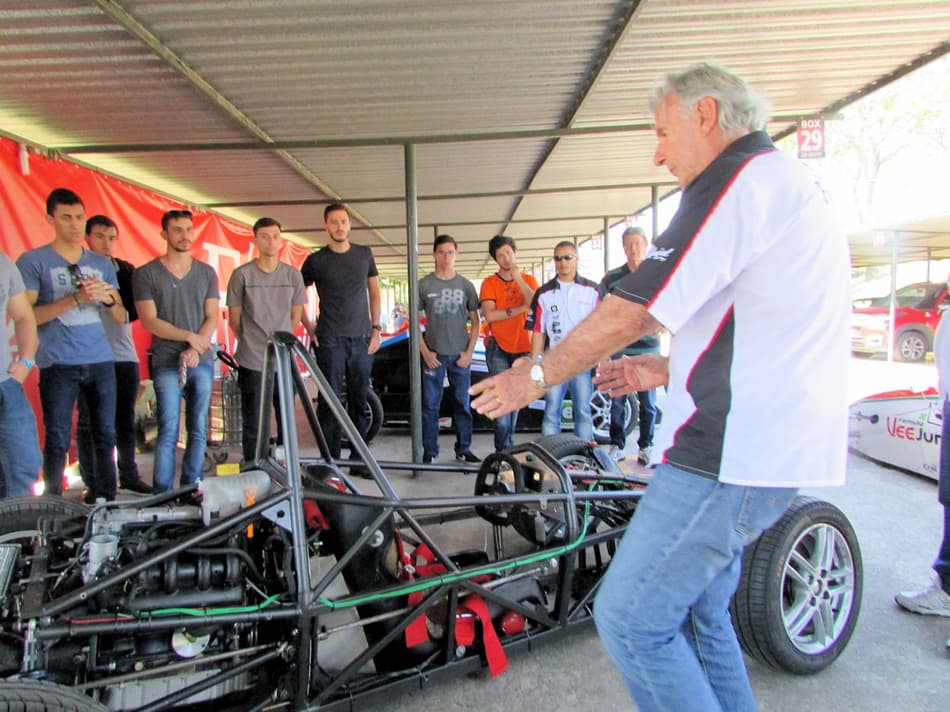 Fórmula Vee cria Academia para formar novos pilotos e profissionais no automobilismo
