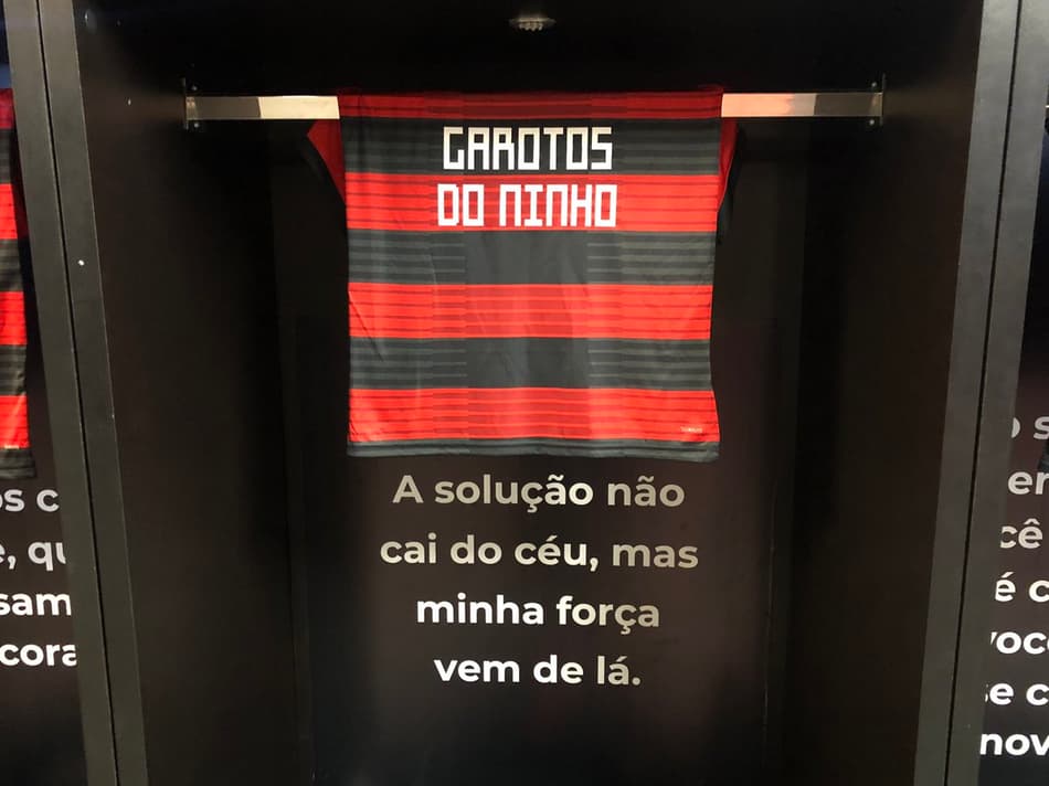 Flamengo vai homenagear vítimas de incêndio no CT em camisa contra Flu