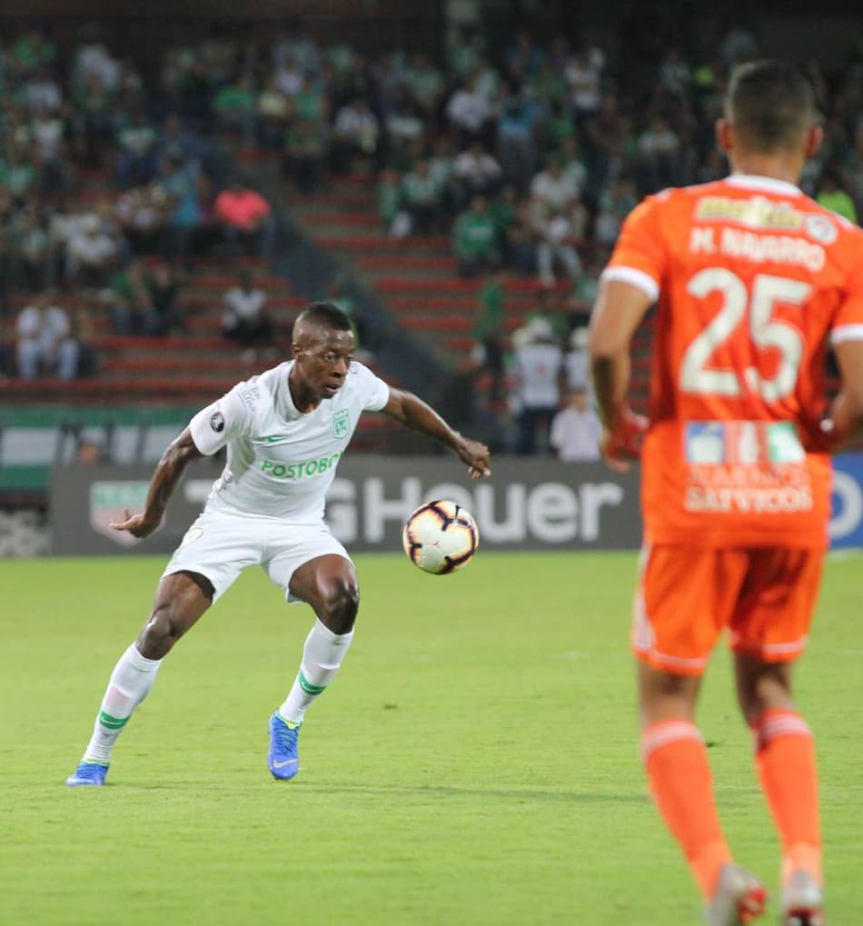 Atlético Nacional joga bem e continua na Pré-Libertadores